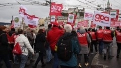 Vor knapp einem Jahr gab es im Weihnachtsgeschäft Streiks der Handels-Angestellten. Das droht heuer wieder. (Bild: Tröster Andreas)