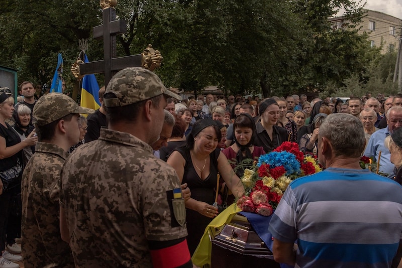 Das Durchhaltevermögen der Ukrainer wird angesichts herber Verluste täglich getestet.  (Bild: AFP/Roman PILIPEY)