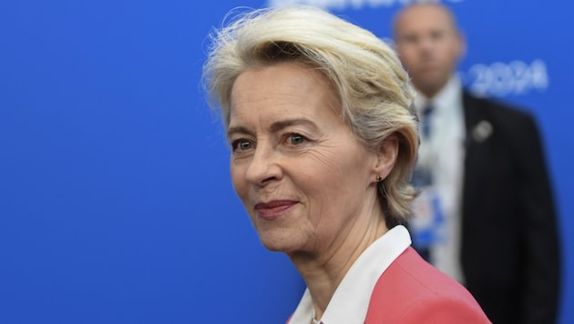 Ursula von der Leyen wird die neue Kommission erneut als Chefin anführen. (Bild: AFP/Ferenc ISZA)