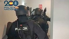 Die spanische Polizei veröffentlichte das Video einer Festnahme. (Bild: Screenshot/EBU/Euronews)