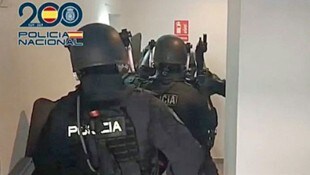 Die spanische Polizei veröffentlichte das Video einer Festnahme.