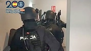 Die spanische Polizei veröffentlichte das Video einer Festnahme. (Bild: Screenshot/EBU/Euronews)