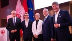 Tirol-Empfang in Wien: LH Anton Mattle, Jakob Schubert, Andrea Fischer, Klaus Ortner und Julian Hadschieff (von links) (Bild: Land Tirol/Lechner)