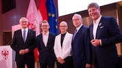 Tirol-Empfang in Wien: LH Anton Mattle, Jakob Schubert, Andrea Fischer, Klaus Ortner und Julian ...
