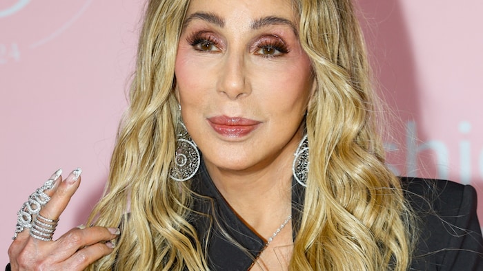 Sie sei „mit rasendem Herzschlag ganz still dagelegen, bis er etwas von mir weggerutscht ist“, ...