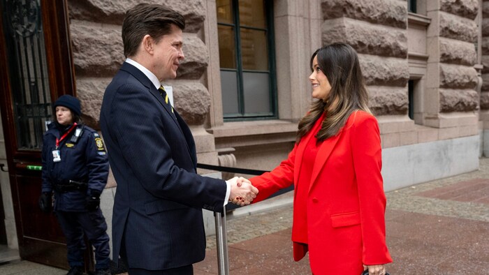 Unter dem Outfit wölbte sich gut sichtbar Sofias Babybauch.