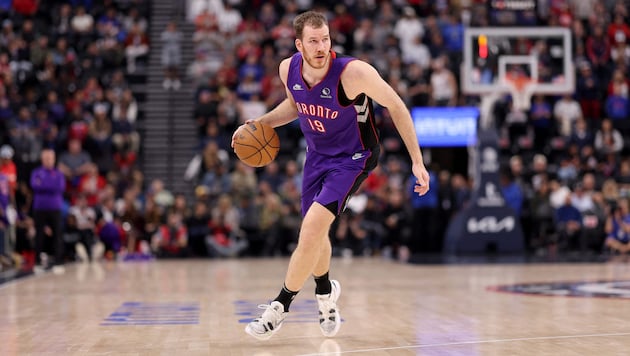 Jakob Pöltl zeigt derzeit bei Toronto, wie wichtig er sein kann. (Bild: AFP/APA/Getty Images via AFP/GETTY IMAGES/Sean M. Haffey)