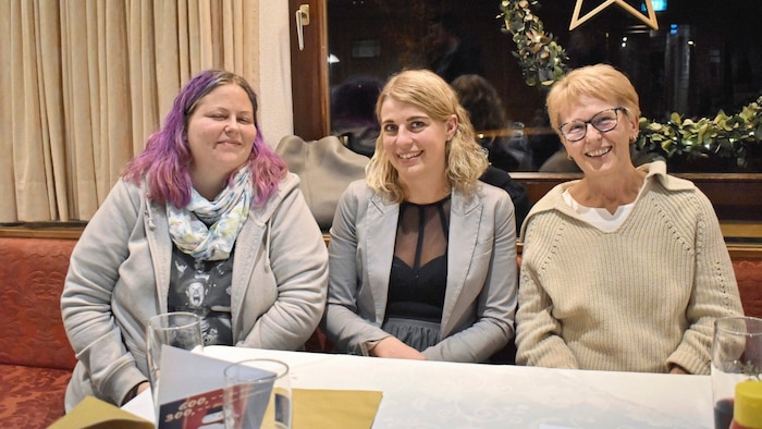 Auch diese drei Damen tragen die „Krone“ mit viel Motivation aus.
