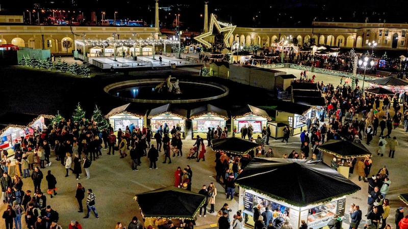 Der Weihnachtsmarkt Schloss Schönbrunn präsentiert sich nach 30 Jahren im neuen Gewand und mit Dorfcharakter. (Bild: Manfred Szieber)