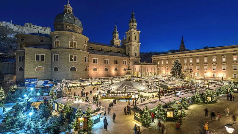 Der Salzburger Christkindlmarkt am Dom- und Residenzplatz feiert heuer sein 50-Jahre-Jubiläum. TIPP: Noch mehr Geschichten rund um winterliche Erlebnisse im SalzburgerLand finden Sie im neuen Reisezeit- Magazin der „Krone“. (Bild: Guenter Breitegger)