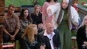 Huch, was ist da denn im „Forsthaus Rampensau“ wieder los? Paloma übergießt „Specki“ mit ihrem ...