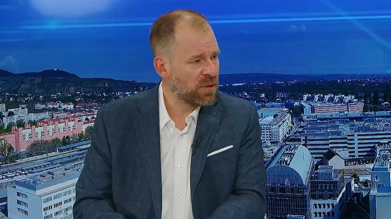 „Alles inszeniert“: SPÖ-Rebell Rudi Fußi erhob im Interview mit krone.tv schwere Vorwürfe gegen SPÖ-Bundesparteichef Andreas Babler. (Bild: krone.tv)