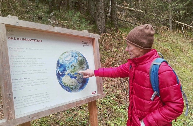 The eleven information boards on the theme trail provide fascinating details about the earth's climate. (Bild: Peter Freiberger)