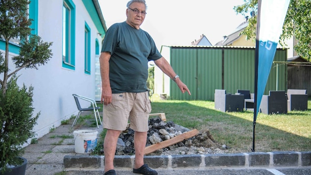 Hier war einst die Zufahrt zur grünen Garage (hinten) von Josef H., jetzt sind dort Randsteine. (Bild: Horst Einöder/Flashpictures)