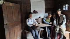 Dieser Tisch im Bodnerhaus im Freilichtmuseum in Maria Saal steht in der Labn, im Vorraum, gleich bei der Haustür hinein – also nicht an der gemütlichsten Stelle. Hier saßen vermutlich auch die Einleger. (Bild: Christina Natascha Kogler)