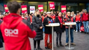 Die Gewerkschaft GPA will jetzt protestieren. (Bild: APA/GEORG HOCHMUTH)