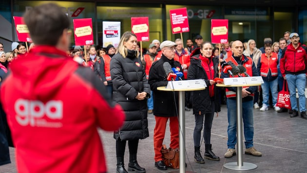 Die Gewerkschaft GPA will jetzt protestieren. (Bild: APA/GEORG HOCHMUTH)