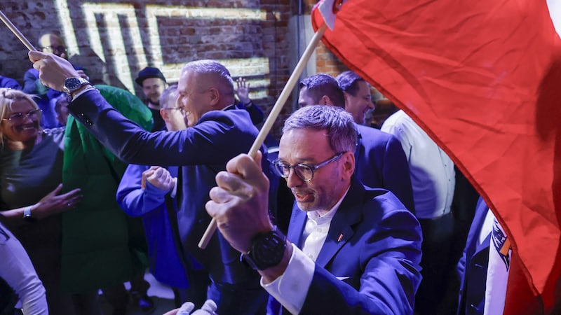 FPÖ-Landesparteiobmann Mario Kunasek (links) und FPÖ Chef Herbert Kickl (Bild: APA/ERWIN SCHERIAU)