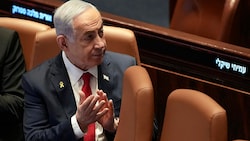 Einen Tag nach Ausstellung eines internationalen Haftbefehls gegen Benjamin Netanyahu wurde der israelische Regierungschef nach Ungarn eingeladen. (Bild: APA/AP)