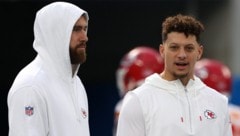 Travis Kelce (l.) und Patrick Mahomes wurden unlängst Opfer von Einbrüchen. (Bild: AFP/APA/Getty Images via AFP/GETTY IMAGES/Harry How)