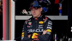 Max Verstappen fluchte in Abu Dhabi, nachdem er eine Zehn-Sekunden-Strafe erhalten hatte.  (Bild: AP ( via APA) Austria Presse Agentur/ASSOCIATED PRESS)