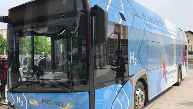 Schon einmal wollte man in Kärnten auf Wasserstoff setzen, in Villach wurde ein Wasserstoffbus getestet. Nun startet das Projekt neu: Ab Mai 2026 sollen im Raum Villach 36 Wasserstoffbusse fahren. (Bild: Krone)