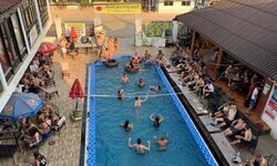 Das – mittlerweile geschlossene – Nana Backpackers Hostel in Vang Vieng.