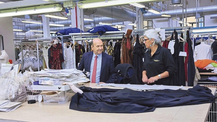 Der Direktor hat für alle Mitarbeiter ein offenes Ohr, sucht mit jedem und jeder Einzelnen das ...