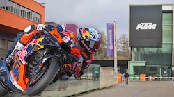 Weltweit beschäftigt der Motorradhersteller rund 5000 Mitarbeiter, 4000 davon in Österreich. (Bild: Krone KREATIV/EPA, Daniel Scharinger)