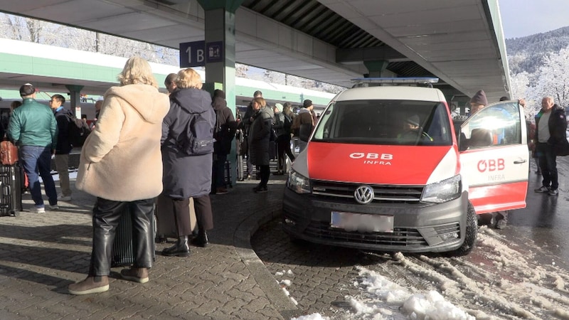 Fahrgäste hatten mit Verzögerungen zu rechnen. (Bild: Maurice Shourot, Krone KREATIV)