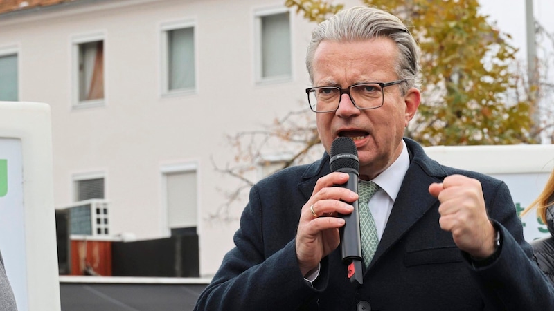 Drexler schwor seine Wahlkämpfer ein (Bild: Jauschowetz Christian)