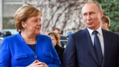 Merkel prägte gemeinsam mit Putin über Jahre das internationale Politparkett.   (Bild: AFP/John MACDOUGALL)