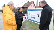 Siedlerobmann Peter Reeh, Bürgermeister Weghofer und Vize Christoph Ramhofer bei einem der ...
