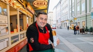 Grill-Imbiss-Mitarbeiter Christian Schwarzenbrunner spendet sein gesamtes Trinkgeld (Bild: Markus Tschepp)