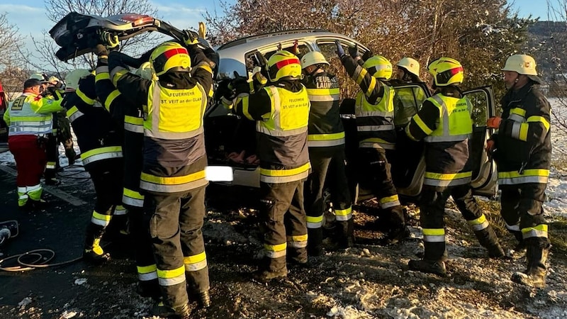 Mehrere Wehren standen im Einsatz. (Bild: FF St.Veit/Glan)