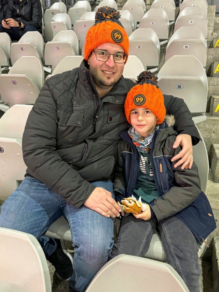 Papa Patrick und Sohnemann Luca genossen die Atmosphäre im ausverkauften Liebenauer Bunker.