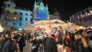 Die Grazer Adventmärkte locken heuer so viele Menschen wie noch nie nach Graz. (Bild: Jauschowetz Christian)