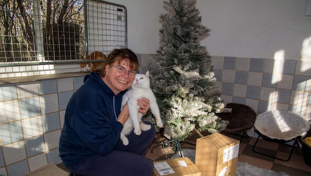 Tierärztin Claudia Herka mit einem ihrer Schützlinge. (Bild: Charlotte Titz)