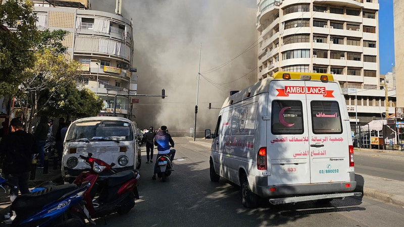 An ambulance near Beirut (Bild: AFP/APA)