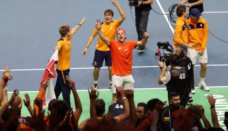 Jubel im Team der Niederlande bei den Davis-Cup-Finals. (Bild: APA/AFP/Thomas COEX)