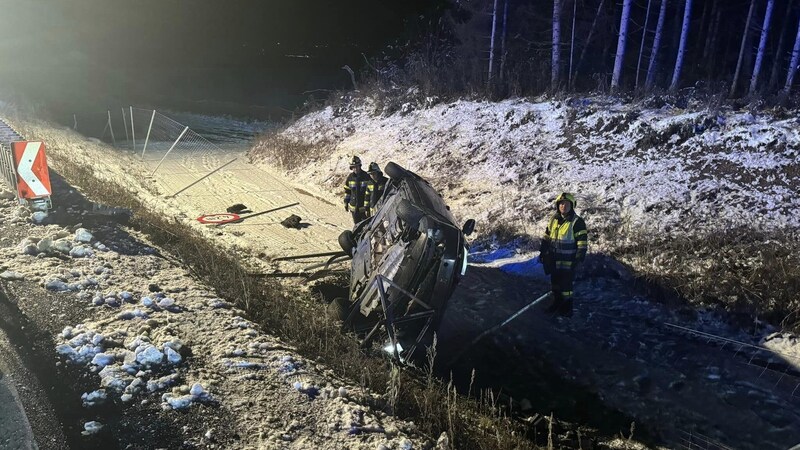 Gegen 0.30 Uhr wurden die Feuerwehren alarmiert (Bild: FF St. Veit)