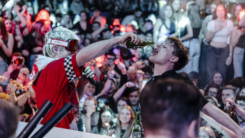 Auf der Bühne bei Ski Aggu ging es auch so richtig ab. (Bild: Eder Stefanie)