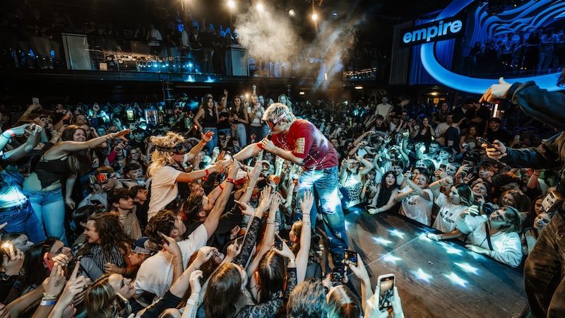 Ski Aggu sorgte für ordentlich Stimmung bei seinem Auftritt im Empire gestern. (Bild: Eder Stefanie)