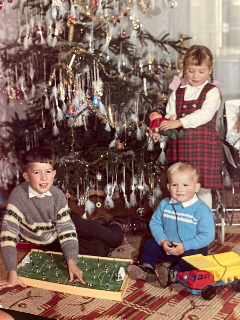 Für Manfred aus St. Georgen begann Weihnachten schon Ende November. Seine Eltern verkauften nämlich Christbäume. Ihnen blieb immer nur der am wenigsten ansehnlichste. Die kahlen Stellen wurden einfach mit Lametta kaschiert.  (Bild: Reinhard Judt)