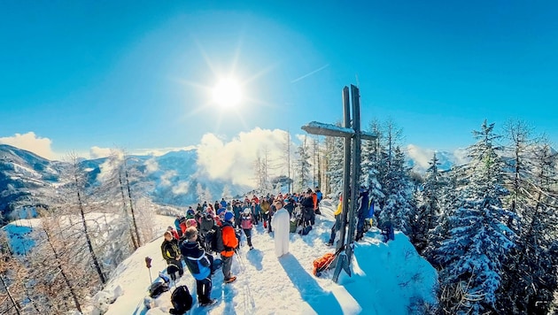 The Advent hikes organized by "Krone", the church and the mountain rescue service lead to four mountains, such as the Topitza, on the four Sundays in Advent. The pilgrimage department offers numerous pilgrimages every year, including several multi-day tours through Carinthia in this Holy Year. (Bild: Wallner Hannes)