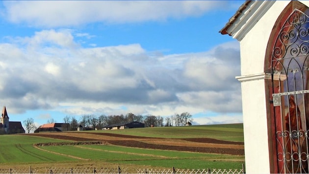 Oft nah beim Dort, zumeist mitten in der Landschaft: Marterln sollen an positive und negative Ereignisse erinnern, meist im persönlichen Bereich. (Bild: www.marterl.at)