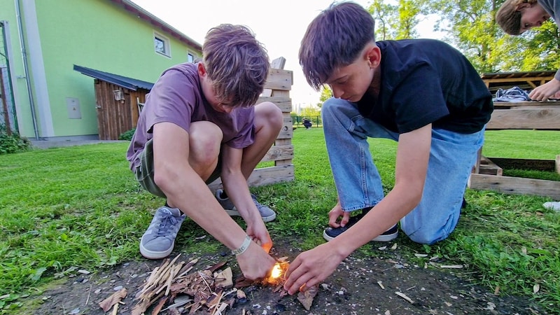 Making a fire was one of the easier tasks. (Bild: Pfadfindergruppe Braunau)