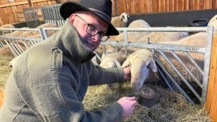 Auf Bauernhöfen selbstverständlich: Geräuchert wird auch bei den Tieren im Stall. (Bild: Evelyn Hronek)