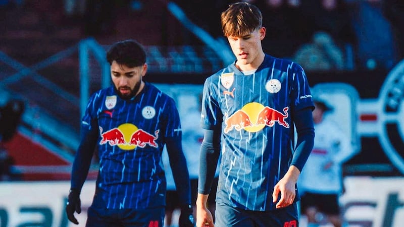 Im Herbst hatte Liefering (Sahin li. mit Jano) wenig zu jubeln. (Bild: GEPA/GEPA pictures)