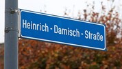 1963 wurde die kleine Straße in Salzburg-Parsch nach Heinrich Damisch benannt.